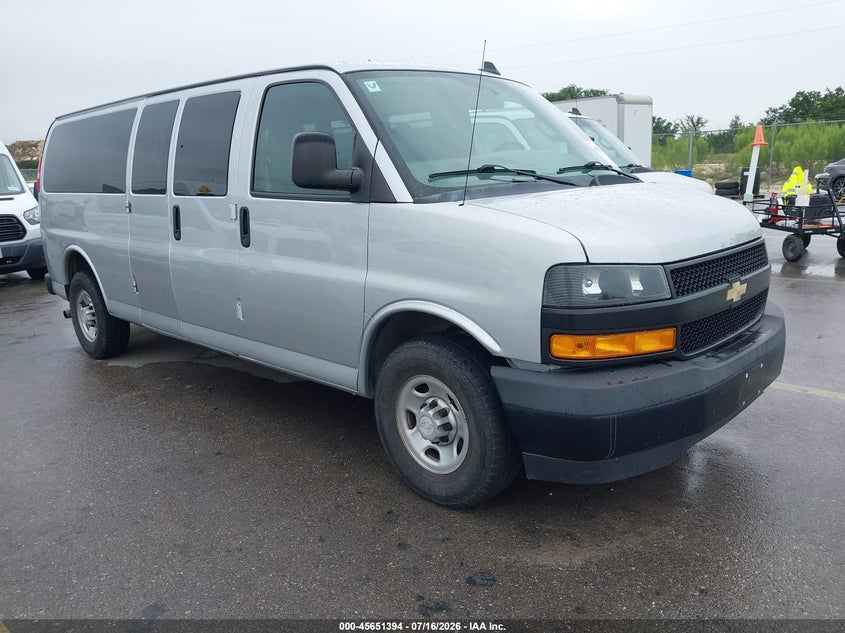 2019 Chevrolet Express 3500 VIN 1GAZGNFG4K1333683 — IAAI salvage auction photo