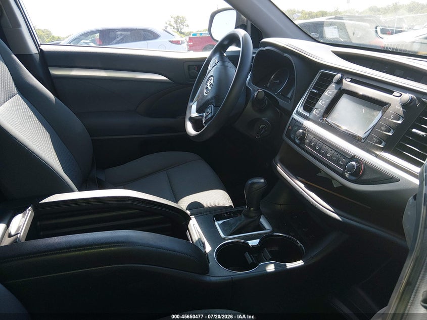 2015 Toyota Highlander VIN 5TDBKRFHXFS195227 IAAI salvage auction — RIGHT FRONT, Salvage Title, sold $4,100 on 2026-08-01 (photo 5)