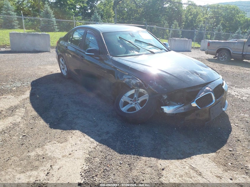 2013 BMW 3er VIN WBA3B5C50DJ598664 IAAI salvage auction — NORMAL WEAR, Clear (New Jersey), sold $400 on 2026-07-30 (photo 1)