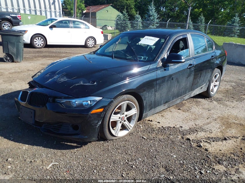 2013 BMW 3er VIN WBA3B5C50DJ598664 IAAI salvage auction — NORMAL WEAR, Clear (New Jersey), sold $400 on 2026-07-30 (photo 2)
