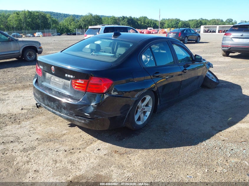 2013 BMW 3er VIN WBA3B5C50DJ598664 IAAI salvage auction — NORMAL WEAR, Clear (New Jersey), sold $400 on 2026-07-30 (photo 4)