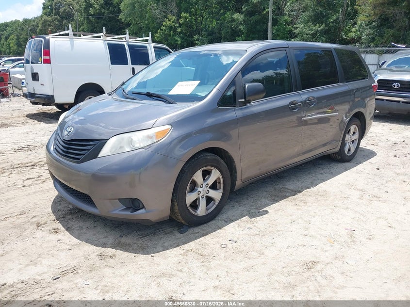 2017 Toyota Sienna VIN 5TDZZ3DC9HS879042 IAAI salvage auction — NORMAL WEAR, Clear (Georgia), sold $900 on 2026-07-30 (photo 2)
