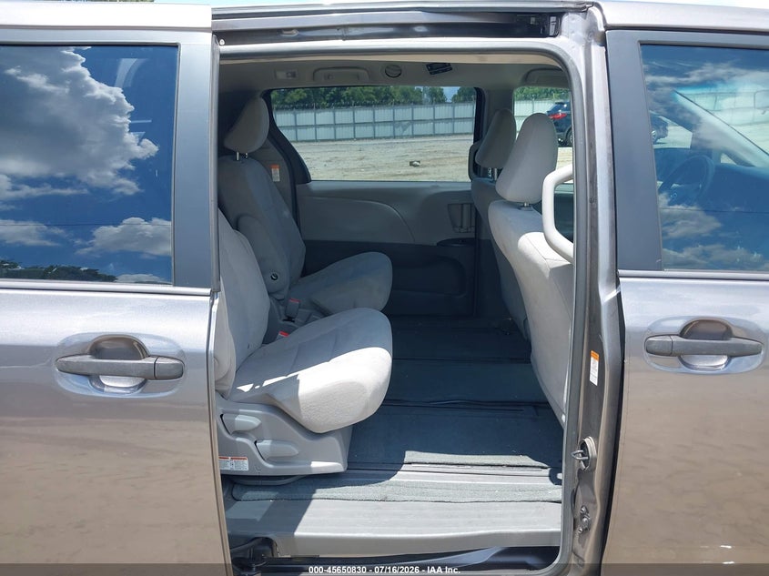 2017 Toyota Sienna VIN 5TDZZ3DC9HS879042 IAAI salvage auction — NORMAL WEAR, Clear (Georgia), sold $900 on 2026-07-30 (photo 8)