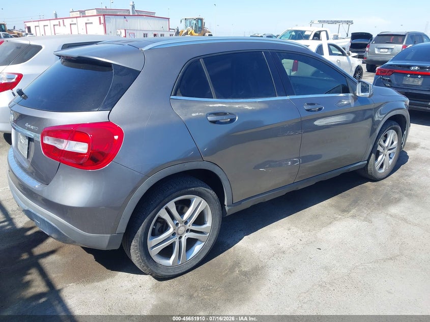 2018 Mercedes-benz Gla-klasse VIN WDCTG4GB0JJ370099 IAAI salvage auction — SIDE, Wait Title, sold $4,550 on 2026-08-19 (photo 4)