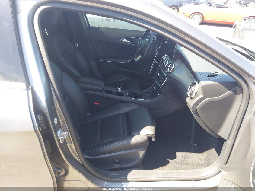 2018 Mercedes-benz Gla-klasse VIN WDCTG4GB0JJ370099 IAAI salvage auction — SIDE, Wait Title, sold $4,550 on 2026-08-19 (photo 5)
