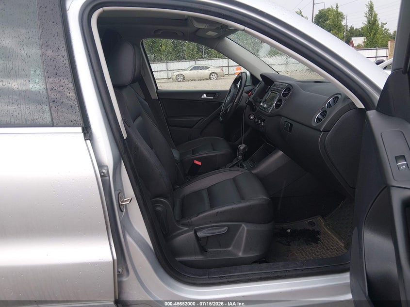 2012 Volkswagen Tiguan VIN WVGBV7AX5CW531321 IAAI salvage auction — NORMAL WEAR, Salvage (Wisconsin), sold $475 on 2026-07-27 (photo 5)