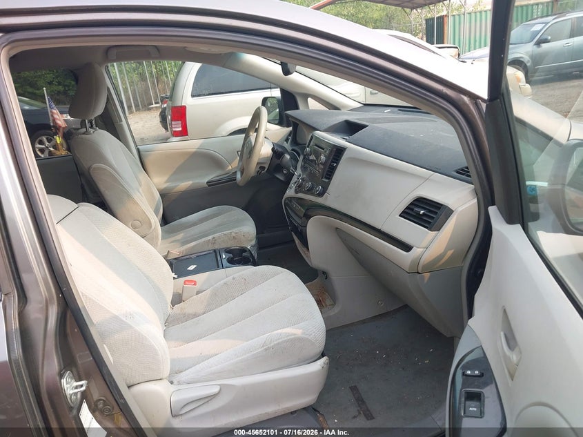 2011 Toyota Sienna VIN 5TDJK3DCXBS028540 IAAI salvage auction — NORMAL WEAR, Clear (Maryland), sold $1,150 on 2026-07-21 (photo 5)