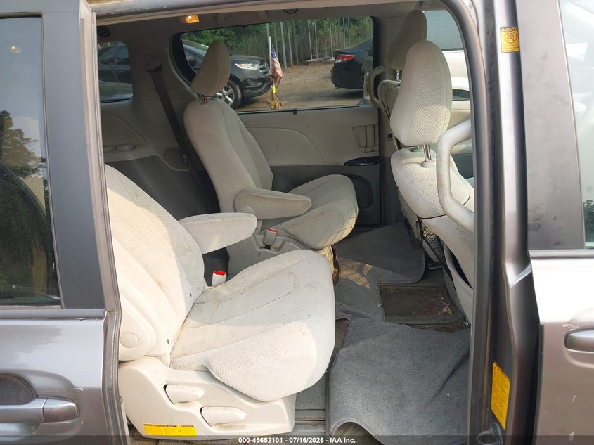 2011 Toyota Sienna VIN 5TDJK3DCXBS028540 IAAI salvage auction — NORMAL WEAR, Clear (Maryland), sold $1,150 on 2026-07-21 (photo 8)