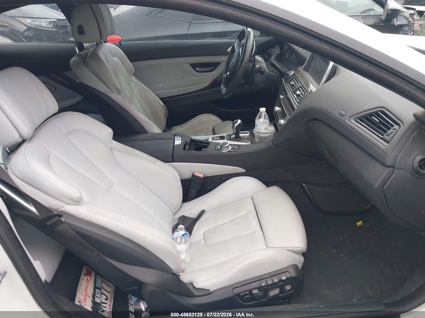 2013 BMW M6 VIN WBSLX9C50DC968763 IAAI salvage auction — THEFT, Wait Title, sold $7,200 on 2026-08-05 (photo 5)