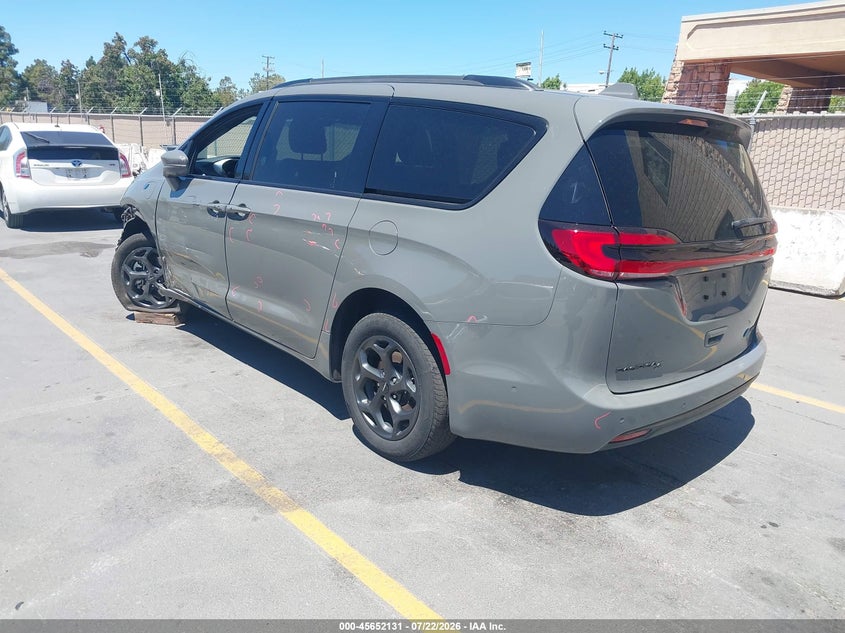 2021 Chrysler Pacifica VIN 2C4RC1S73MR536516 IAAI salvage auction — SIDE, Wait Title, sold $4,600 on 2026-08-27 (photo 3)