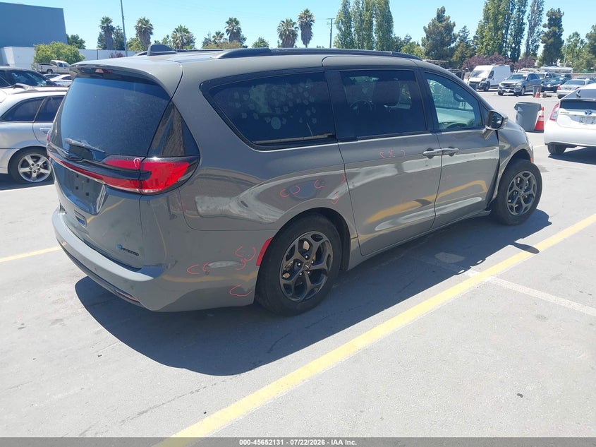 2021 Chrysler Pacifica VIN 2C4RC1S73MR536516 IAAI salvage auction — SIDE, Wait Title, sold $4,600 on 2026-08-27 (photo 4)