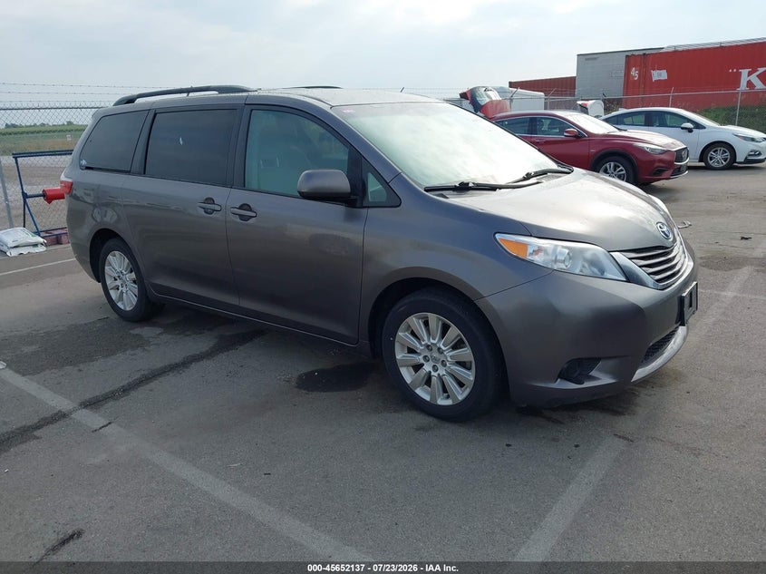 2015 Toyota Sienna VIN 5TDJK3DC6FS126339 — IAAI salvage auction photo