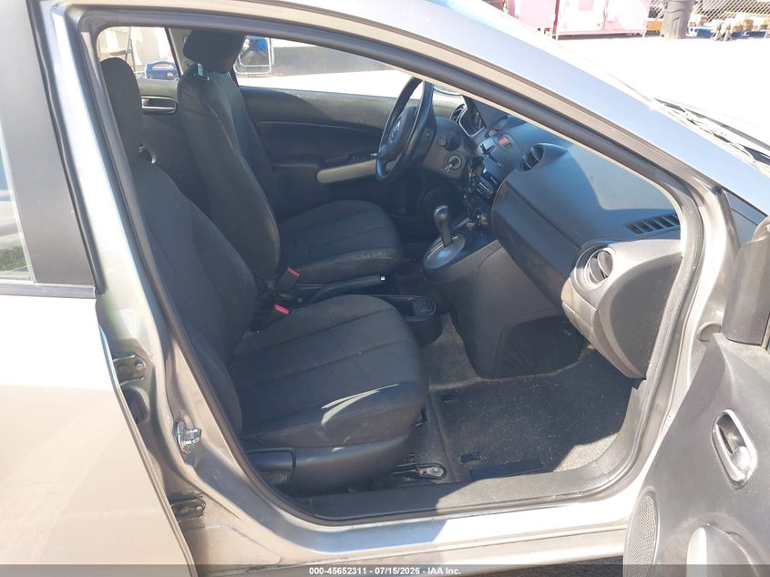 2012 Mazda 2 VIN JM1DE1KY1C0137156 IAAI salvage auction — NORMAL WEAR, Clear (Hawaii), sold $800 on 2026-07-28 (photo 5)