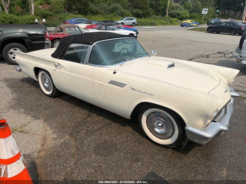 1957 Ford Thunderbird VIN 0000000D7FH394389 — IAAI salvage auction photo