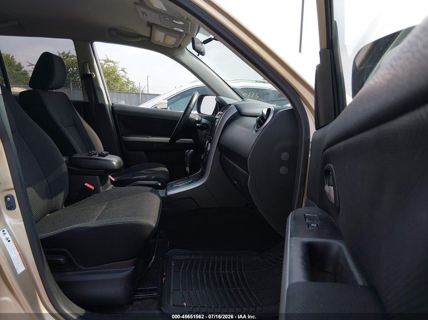 2006 Suzuki Grand vitara VIN JS3TD944564104392 IAAI salvage auction — NORMAL WEAR, Clear (Illinois), sold $675 on 2026-07-29 (photo 5)