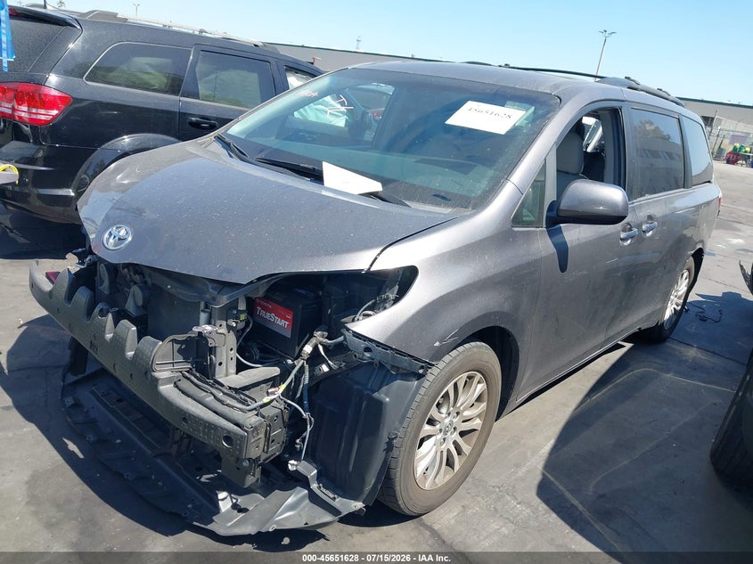 2017 Toyota Sienna VIN 5TDYZ3DC4HS852830 IAAI salvage auction — FRONT & REAR, Salvage Title, sold $3,150 on 2026-07-29 (photo 2)