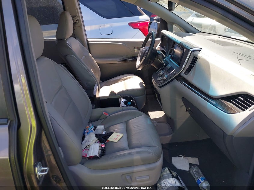 2017 Toyota Sienna VIN 5TDYZ3DC4HS852830 IAAI salvage auction — FRONT & REAR, Salvage Title, sold $3,150 on 2026-07-29 (photo 5)
