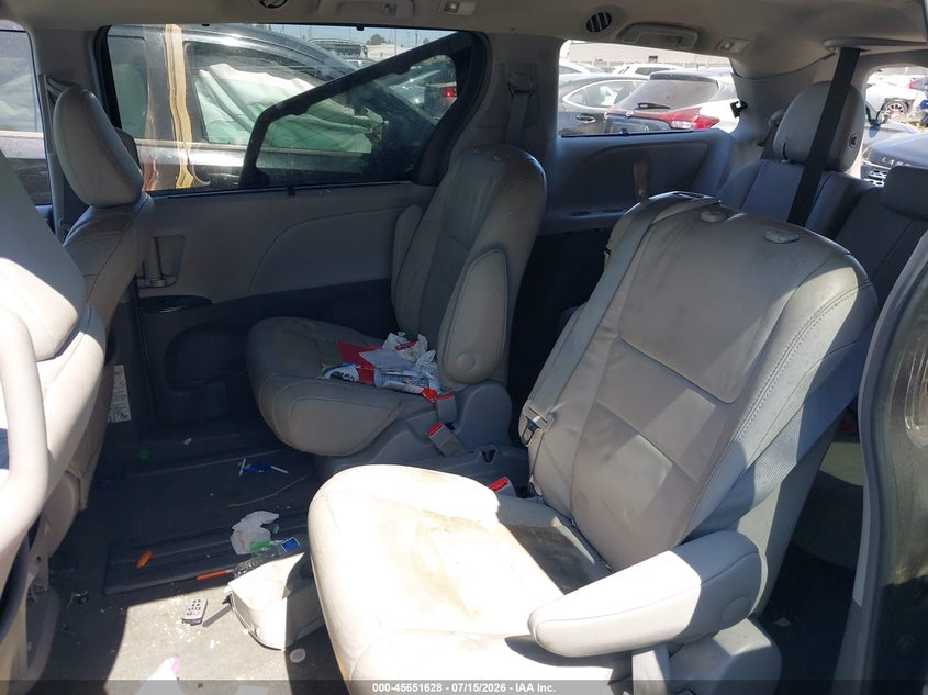 2017 Toyota Sienna VIN 5TDYZ3DC4HS852830 IAAI salvage auction — FRONT & REAR, Salvage Title, sold $3,150 on 2026-07-29 (photo 8)