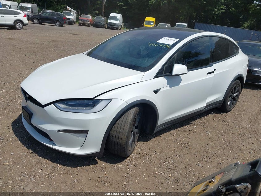 2023 Tesla Model x VIN 7SAXCBE5XPF366603 IAAI salvage auction — RIGHT FRONT, Salvage Title, sold $25,800 on 2026-08-20 (photo 2)