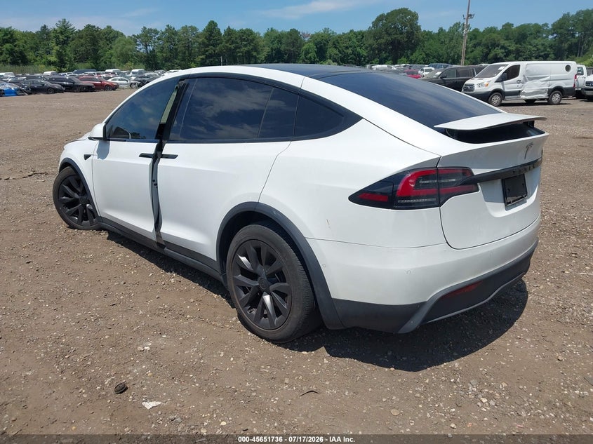 2023 Tesla Model x VIN 7SAXCBE5XPF366603 IAAI salvage auction — RIGHT FRONT, Salvage Title, sold $25,800 on 2026-08-20 (photo 3)