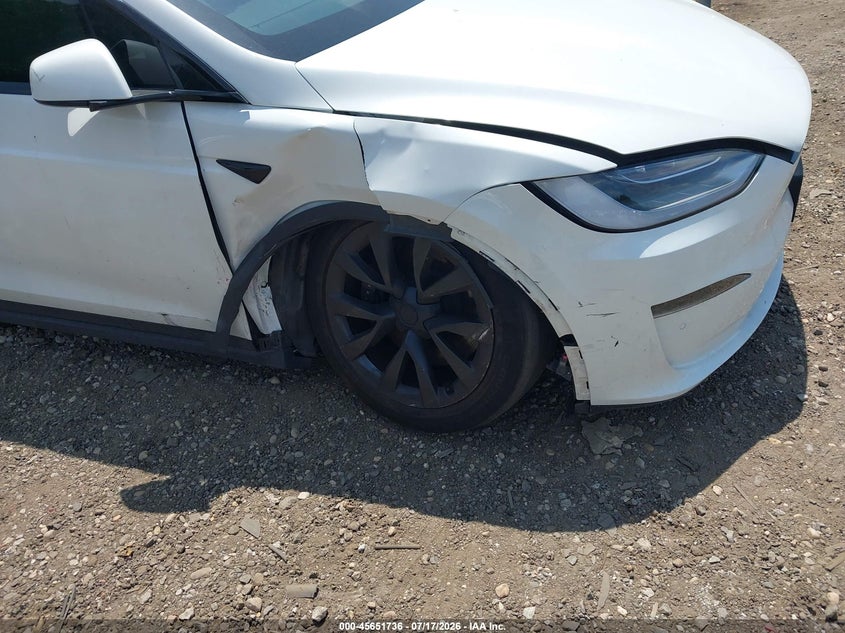 2023 Tesla Model x VIN 7SAXCBE5XPF366603 IAAI salvage auction — RIGHT FRONT, Salvage Title, sold $25,800 on 2026-08-20 (photo 6)