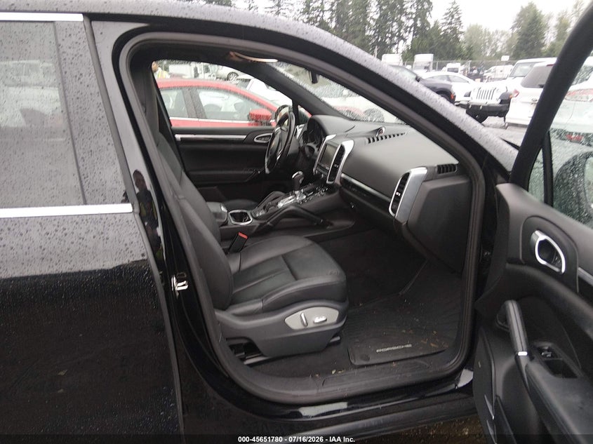 2012 Porsche Cayenne VIN WP1AA2A28CLA12735 IAAI salvage auction — NORMAL WEAR, Clear (Washington), sold $500 on 2026-07-29 (photo 5)