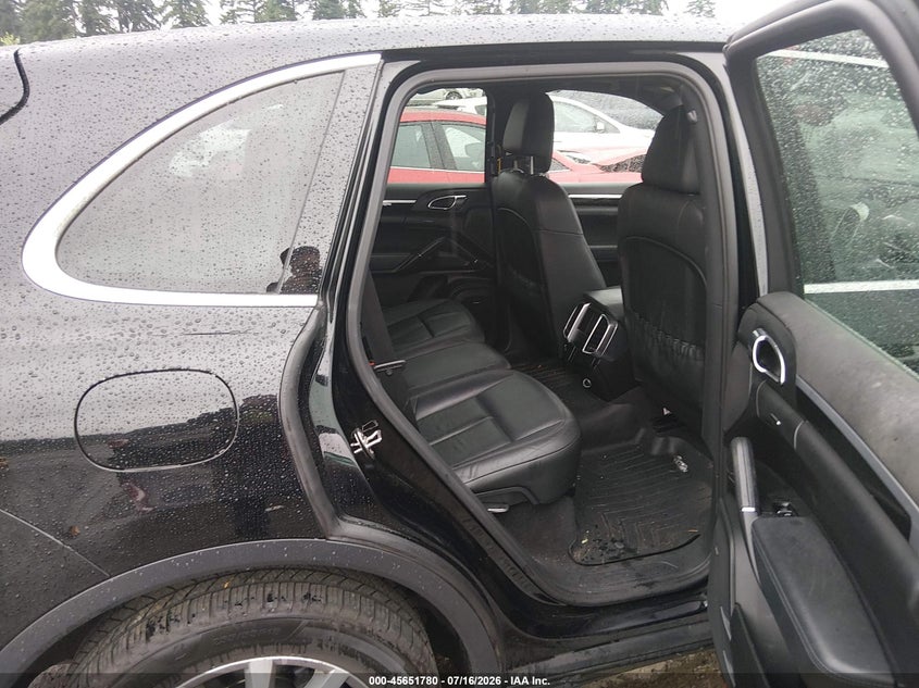 2012 Porsche Cayenne VIN WP1AA2A28CLA12735 IAAI salvage auction — NORMAL WEAR, Clear (Washington), sold $500 on 2026-07-29 (photo 8)