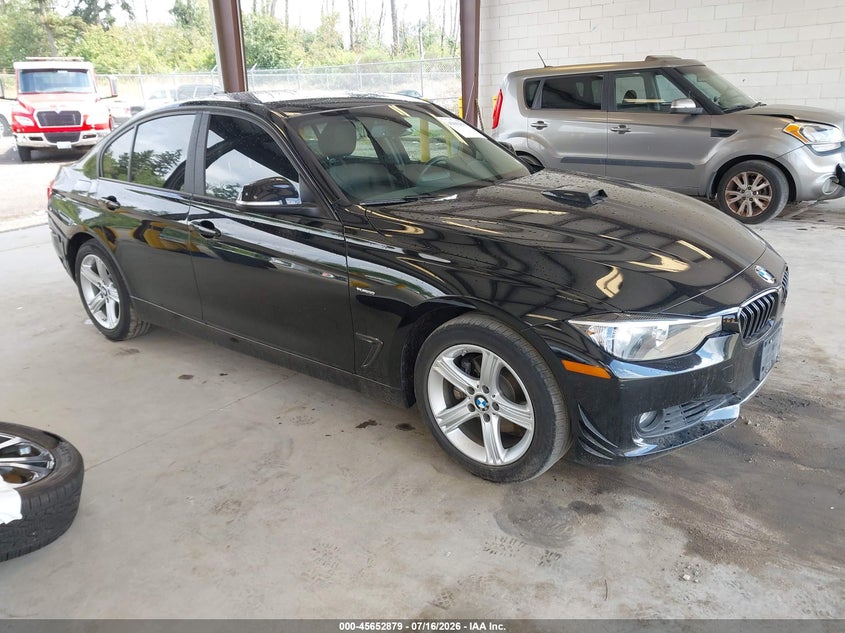 2015 BMW 3er VIN WBA3C1C51FP853036 IAAI salvage auction — REAR END, Salvage Title, sold $1,950 on 2026-07-31 (photo 1)