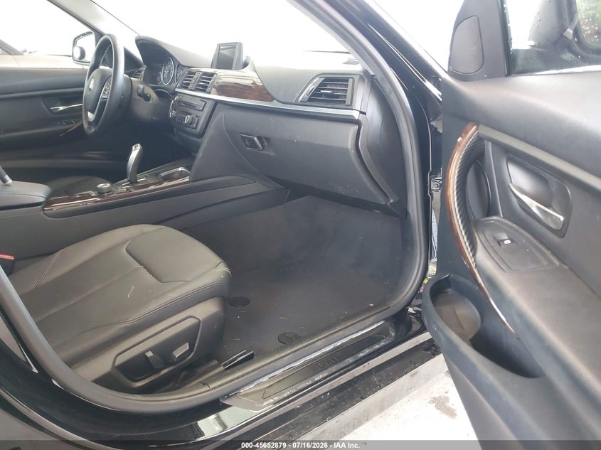 2015 BMW 3er VIN WBA3C1C51FP853036 IAAI salvage auction — REAR END, Salvage Title, sold $1,950 on 2026-07-31 (photo 5)