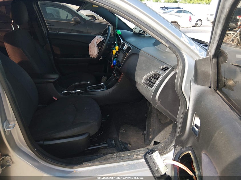 2013 Chrysler 200 VIN 1C3CCBAB0DN640402 IAAI salvage auction — FRONT END, Salvage Title, sold $25 on 2026-09-04 (photo 5)