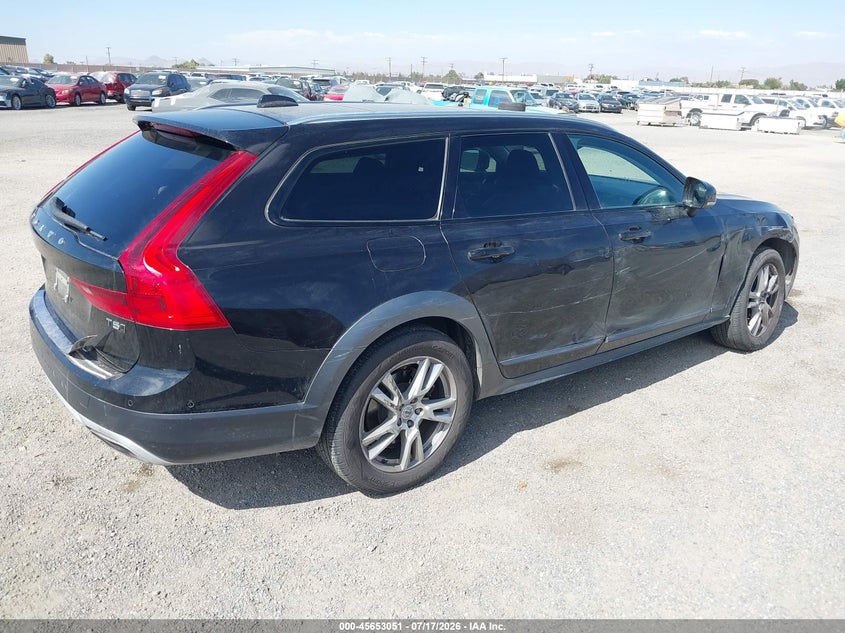 2018 Volvo V90 cross country VIN YV4102NK7J1022466 IAAI salvage auction — SIDE, Wait Title, sold $6,400 on 2026-08-08 (photo 4)