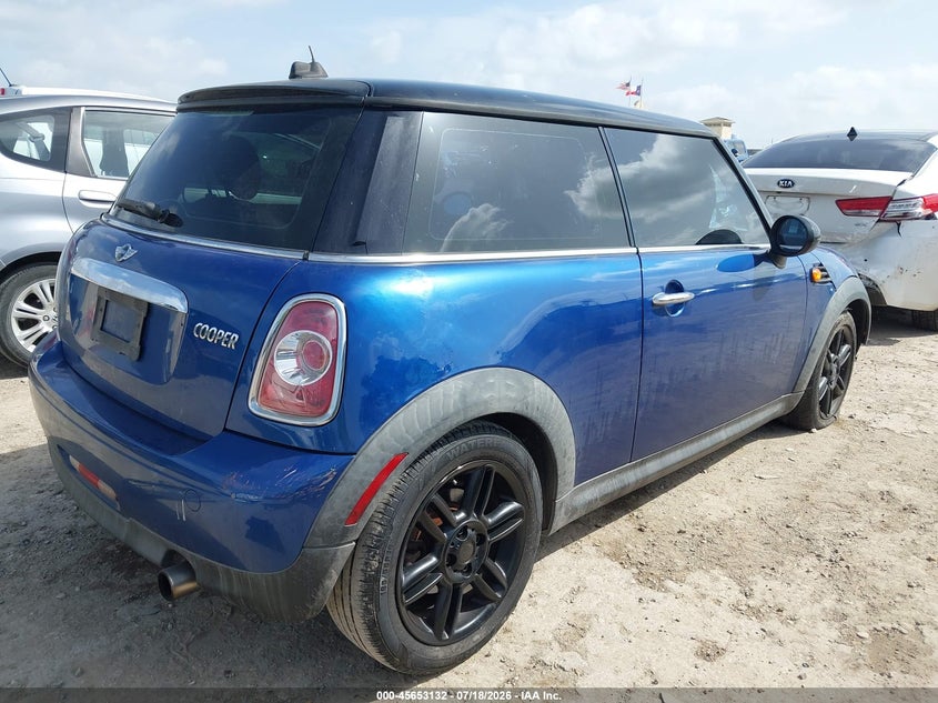 2013 Mini Hard top VIN WMWSU3C51DT681874 IAAI salvage auction — UNDERCARRIAGE, Salvage Title, sold $475 on 2026-08-10 (photo 4)