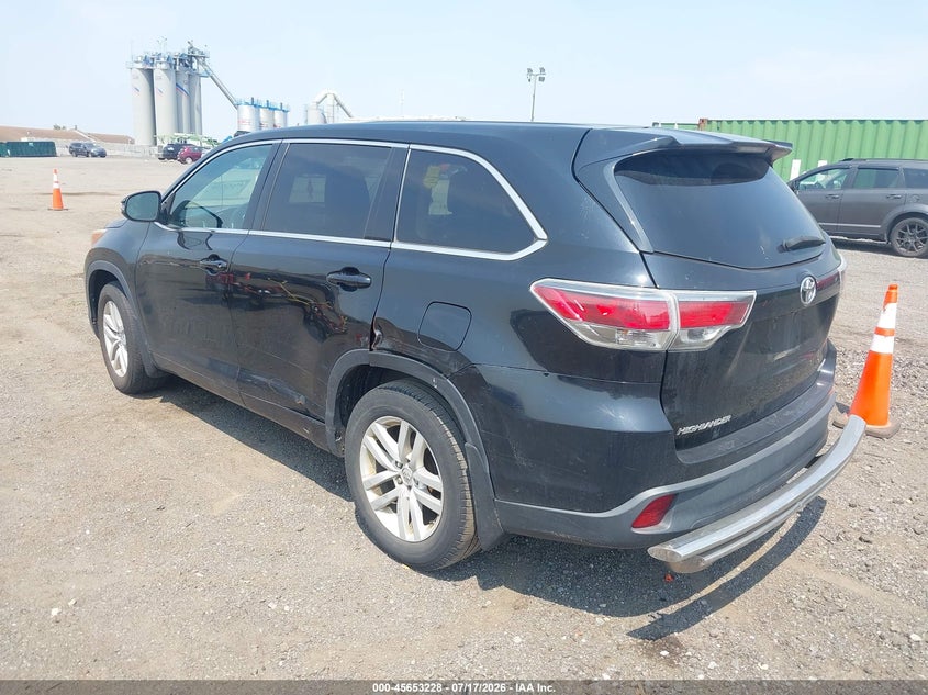 2015 Toyota Highlander VIN 5TDBKRFH2FS152646 IAAI salvage auction — NORMAL WEAR, Clear (New York), sold $2,400 on 2026-07-28 (photo 3)