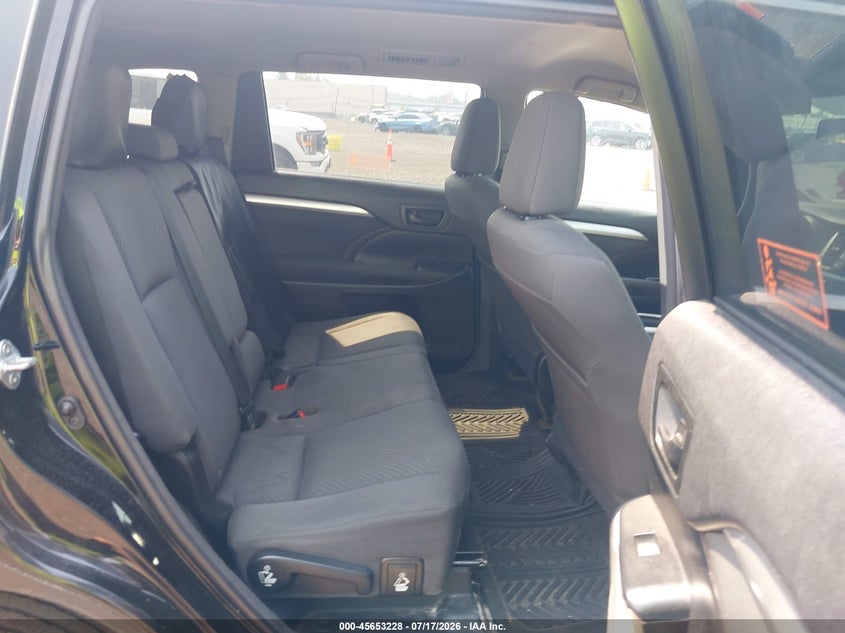 2015 Toyota Highlander VIN 5TDBKRFH2FS152646 IAAI salvage auction — NORMAL WEAR, Clear (New York), sold $2,400 on 2026-07-28 (photo 8)