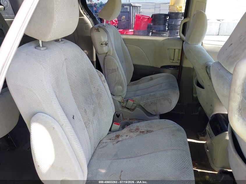 2011 Toyota Sienna VIN 5TDKK3DC0BS011024 IAAI salvage auction — NORMAL WEAR, Clear - Dealer Only (California), sold $650 on 2026-07-29 (photo 8)