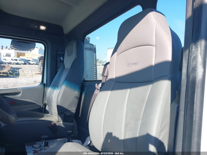 2016 Peterbilt 567 VIN 1XPCDP9X7GD318340 IAAI salvage auction — FRONT END, Salvage (Illinois), sold $8,000 on 2026-09-11 (photo 7)