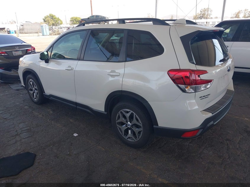 2021 Subaru Forester VIN JF2SKAJC0MH527756 IAAI salvage auction — RIGHT FRONT, Salvage Title, sold $7,850 on 2026-09-01 (photo 3)