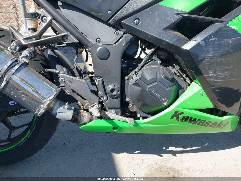 2013 Kawasaki Ninja VIN JKAEX8A12DDA14632 IAAI salvage auction — LEFT & RIGHT, Salvage Title, sold $375 on 2026-09-09 (photo 8)