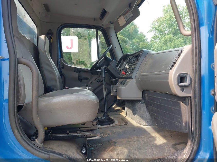 2009 Freightliner M2 VIN 1FVHC7CV09HAJ2858 IAAI salvage auction — NORMAL WEAR, SF97 (Maryland), sold $22,500 on 2026-08-18 (photo 5)