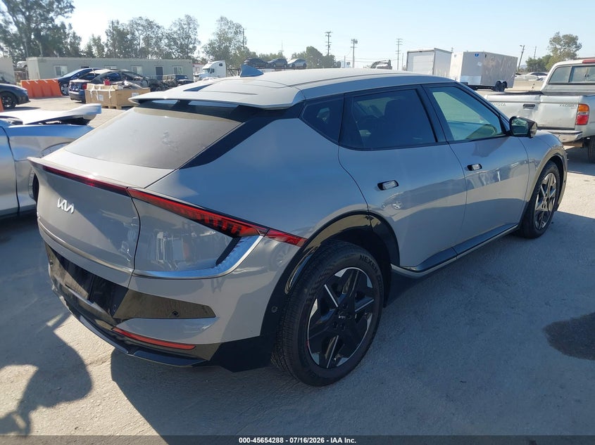 2025 Kia Ev6 VIN 5XYC34JA8SG013367 IAAI salvage auction — LEFT FRONT, Salvage Title, sold $13,000 on 2026-08-26 (photo 4)
