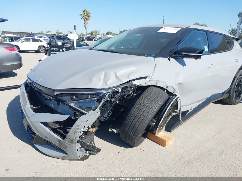 2025 Kia Ev6 VIN 5XYC34JA8SG013367 IAAI salvage auction — LEFT FRONT, Salvage Title, sold $13,000 on 2026-08-26 (photo 6)