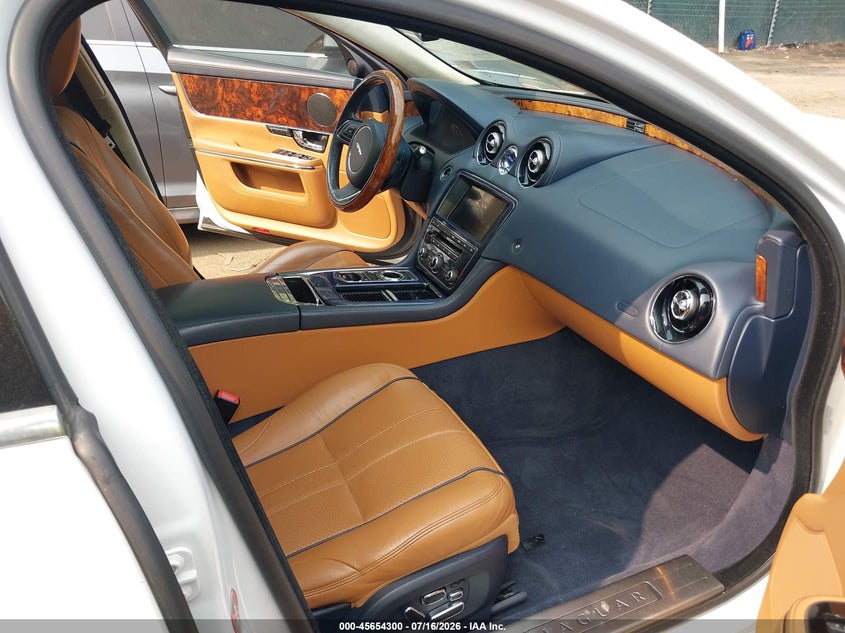 2012 Jaguar Xj VIN SAJWA2GB9CLV32278 IAAI salvage auction — NORMAL WEAR, Clear (Virginia), sold $525 on 2026-07-23 (photo 5)