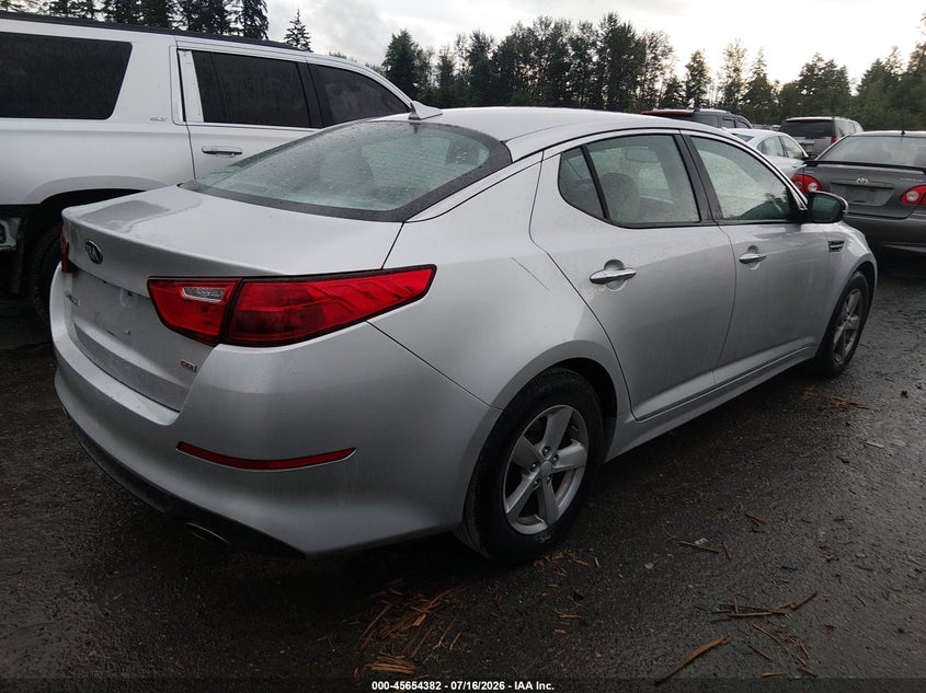 2015 Kia Optima VIN 5XXGM4A72FG398728 IAAI salvage auction — NORMAL WEAR, Clear (Washington), sold $725 on 2026-07-29 (photo 4)