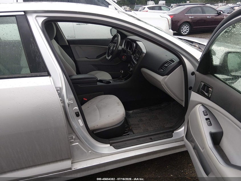 2015 Kia Optima VIN 5XXGM4A72FG398728 IAAI salvage auction — NORMAL WEAR, Clear (Washington), sold $725 on 2026-07-29 (photo 5)
