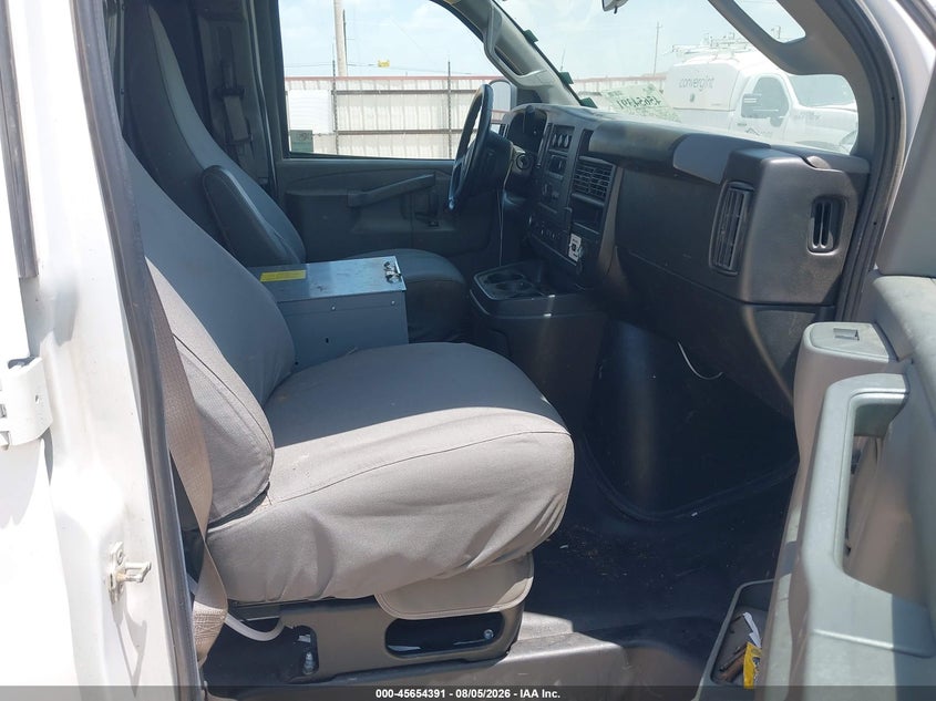 2023 Gmc Savana VIN 1GTW7BFP3P1112642 IAAI salvage auction — LEFT SIDE, Wait Title, sold $9,750 on 2026-08-18 (photo 5)