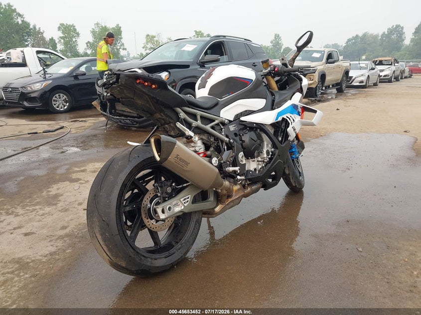 2026 BMW S 1000 VIN WB10P2302T6M11000 IAAI salvage auction — ROLLOVER, Salvage Title, sold $8,700 on 2026-08-25 (photo 4)