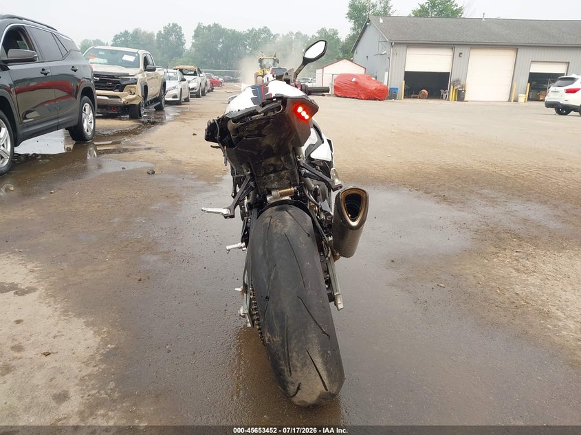 2026 BMW S 1000 VIN WB10P2302T6M11000 IAAI salvage auction — ROLLOVER, Salvage Title, sold $8,700 on 2026-08-25 (photo 6)