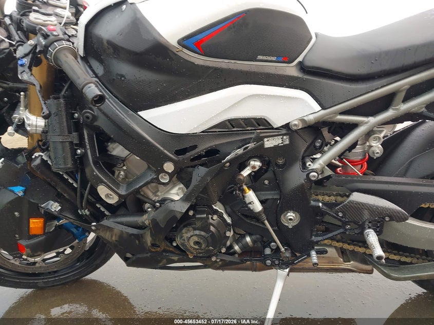 2026 BMW S 1000 VIN WB10P2302T6M11000 IAAI salvage auction — ROLLOVER, Salvage Title, sold $8,700 on 2026-08-25 (photo 9)