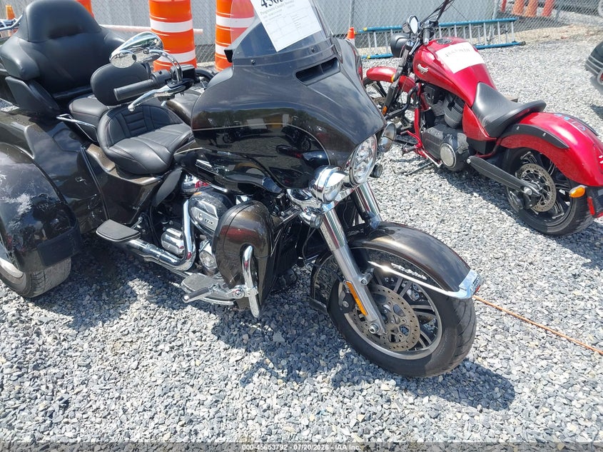 2020 Harley-davidson Tri glide ultra VIN 1HD1MAF19LB854460 — IAAI salvage auction photo