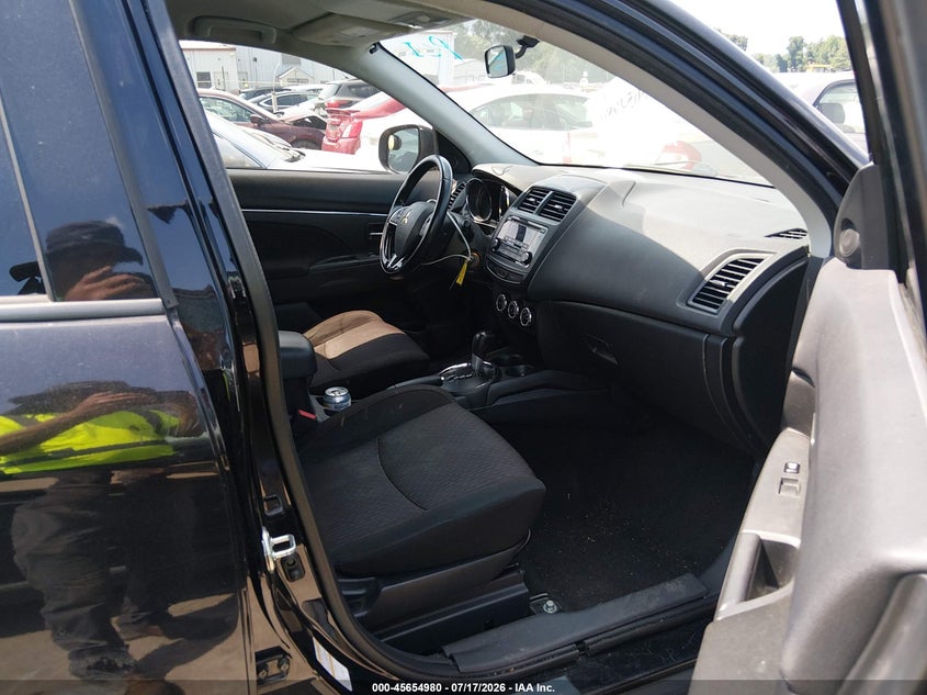 2017 Mitsubishi Outlander VIN JA4AR3AU9HZ062446 IAAI salvage auction — SIDE, Salvage (North Carolina), sold $1,700 on 2026-07-31 (photo 5)